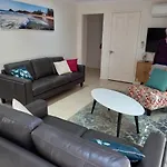 Twin Palms Holiday House At Lighthouse