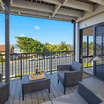 Coastal Vibes At Lighthouse - Beachfront Apartment