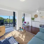 Coastal Vibes At Lighthouse - Beachfront Apartment