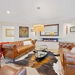 Riverside Breeze - Luxury Family Retreat With Pool