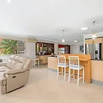 Alkira - Comfy Home With Pool