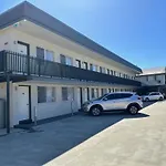 Surf Beach Motel Port