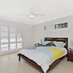Dolphins 2 7 Commodore Crescent