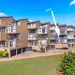 6 58 Pacific Drive - Beachfront Modern Apartment