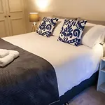 Perfectly Positioned Beachfront Apartment - Unit 6