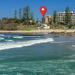 Perfectly Positioned Beachfront Apartment - Unit 6
