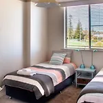 Perfectly Positioned Beachfront Apartment - Unit 6