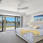 Floating On The Canals - 80 Commodore Cres