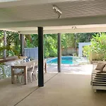 Omanu - Family Home With Pool