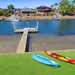 Deja Bleu - Great Family Home With Jetty