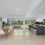 Laze At Lighthouse - Family Home With Pool, Heated Pool Oct To Mar