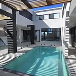 Luxury In Lighthouse Beach