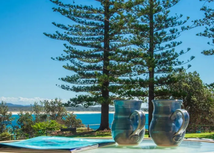 Perfectly Positioned Beachfront Apartment - Unit 6