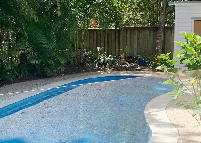 Omanu - Family Home With Pool