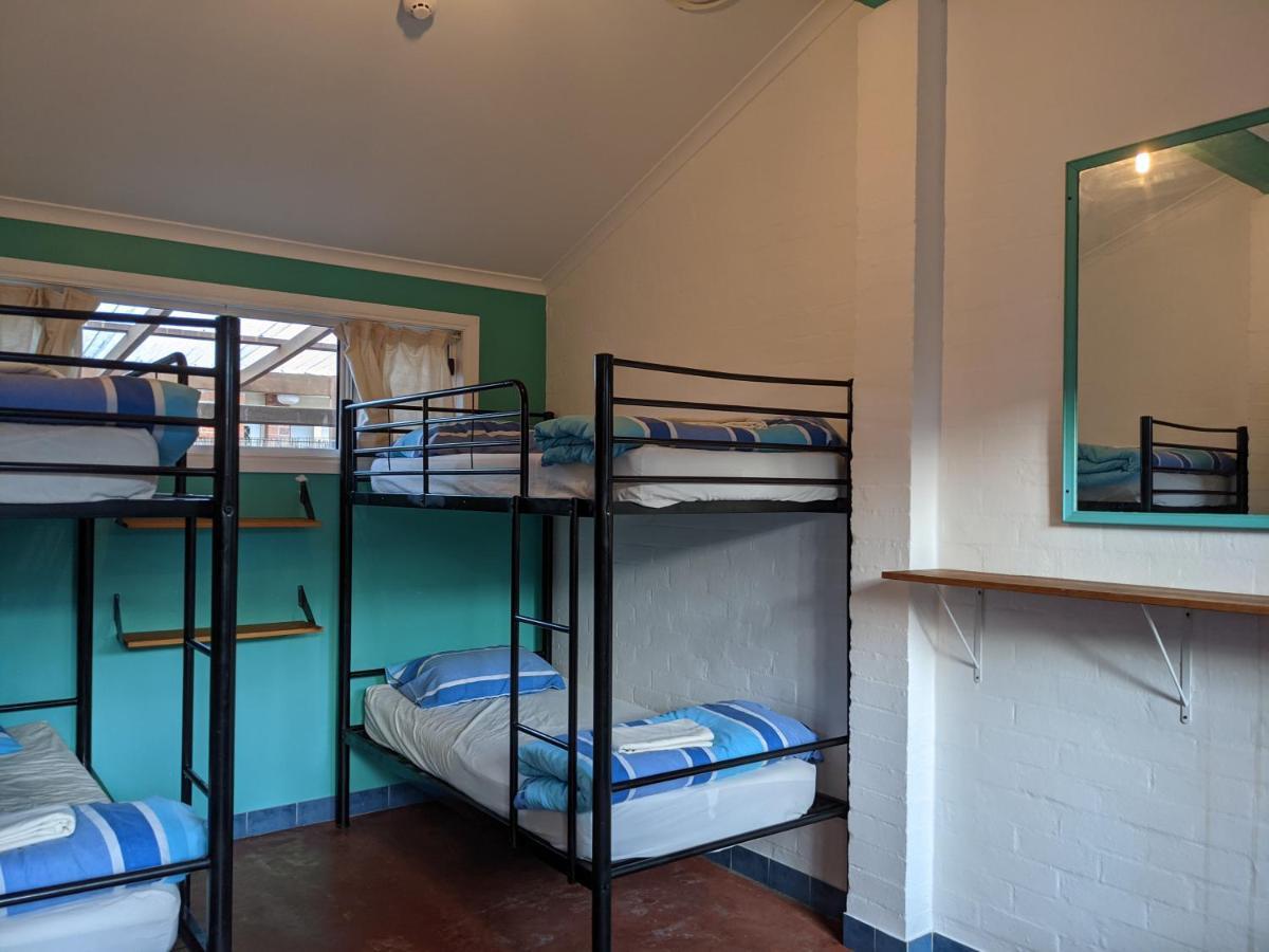 Hostel Ozzie Pozzie Backpackers - Yha *