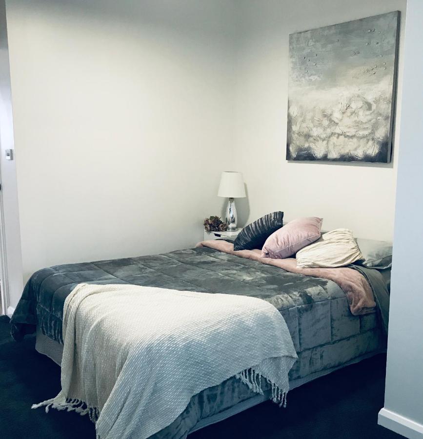 Holiday home Sunnyside Retreat: Beachside Haven With Ocean Sounds *