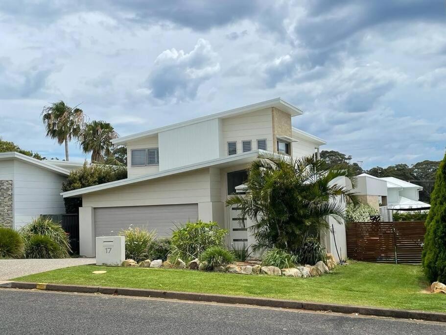 Flynns Executive Coastal With Pool