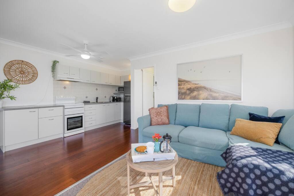 Coastal Vibes At Lighthouse - Beachfront Apartment Port Macquarie