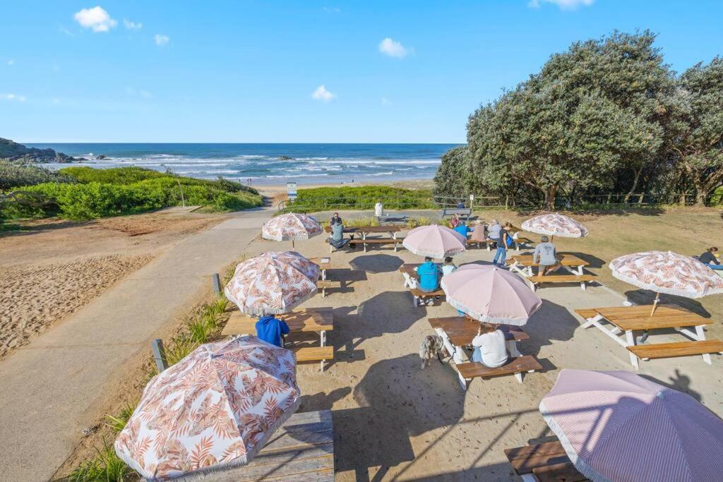 Coastal Vibes At Lighthouse - Beachfront Apartment Port Macquarie
