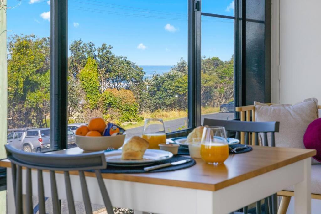Coastal Vibes At Lighthouse - Beachfront Apartment