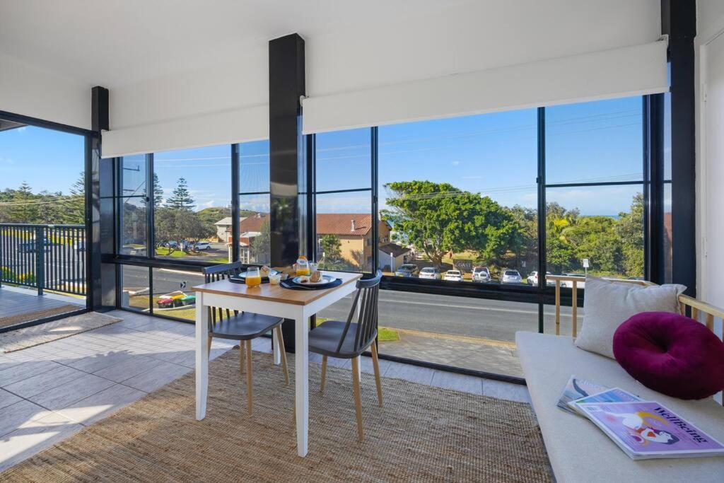 Coastal Vibes At Lighthouse - Beachfront Apartment *