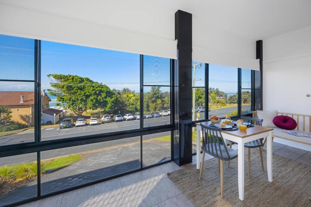 Coastal Vibes At Lighthouse - Beachfront