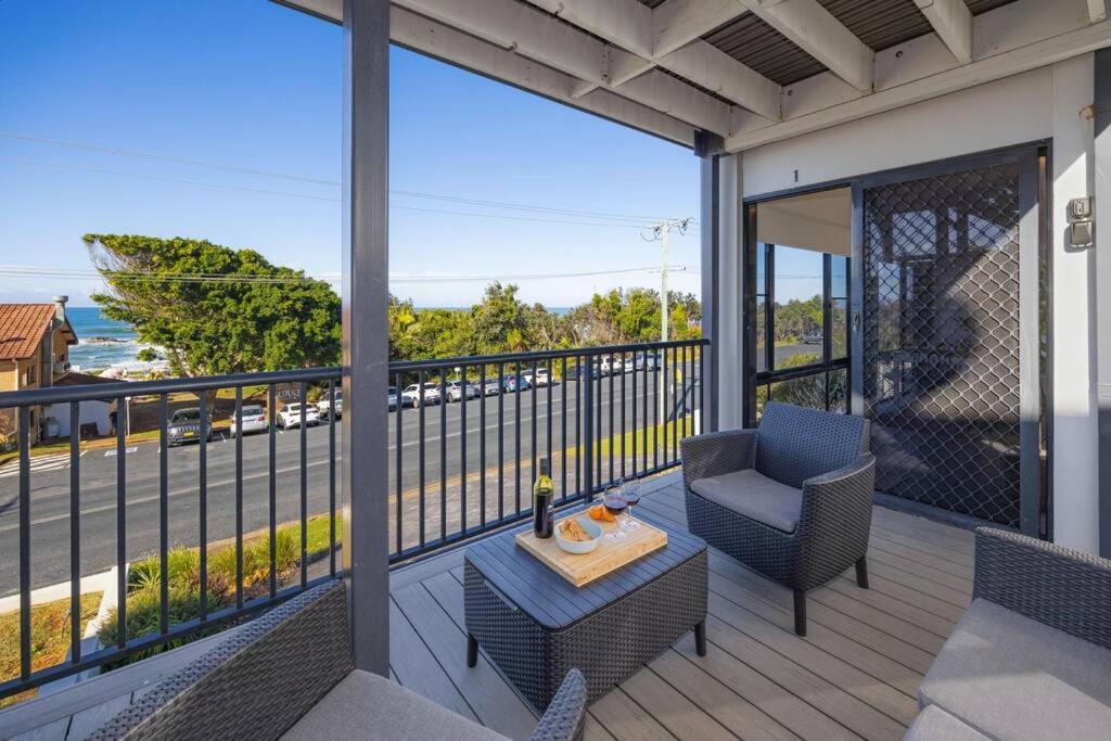 Coastal Vibes At Lighthouse - Beachfront Apartment Port Macquarie