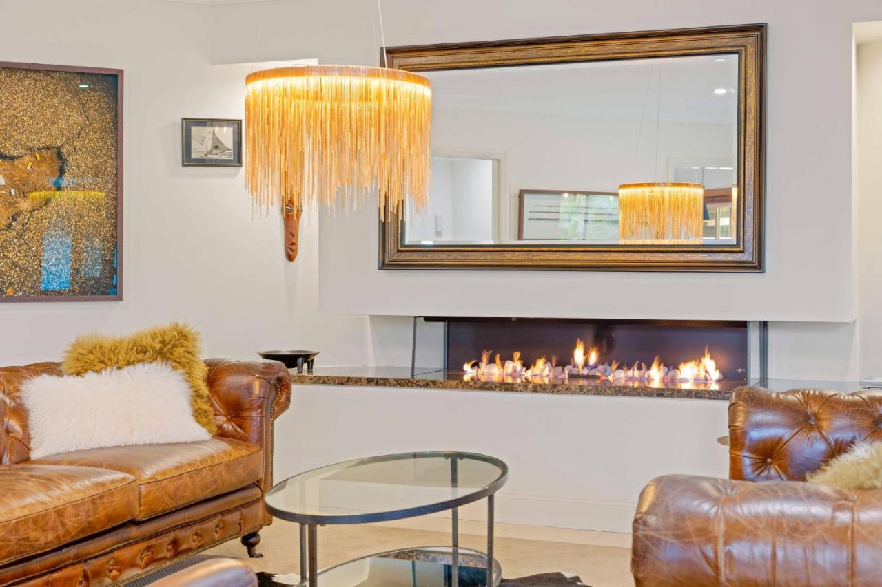 Riverside Breeze - Luxury Family Retreat With Pool Port Macquarie