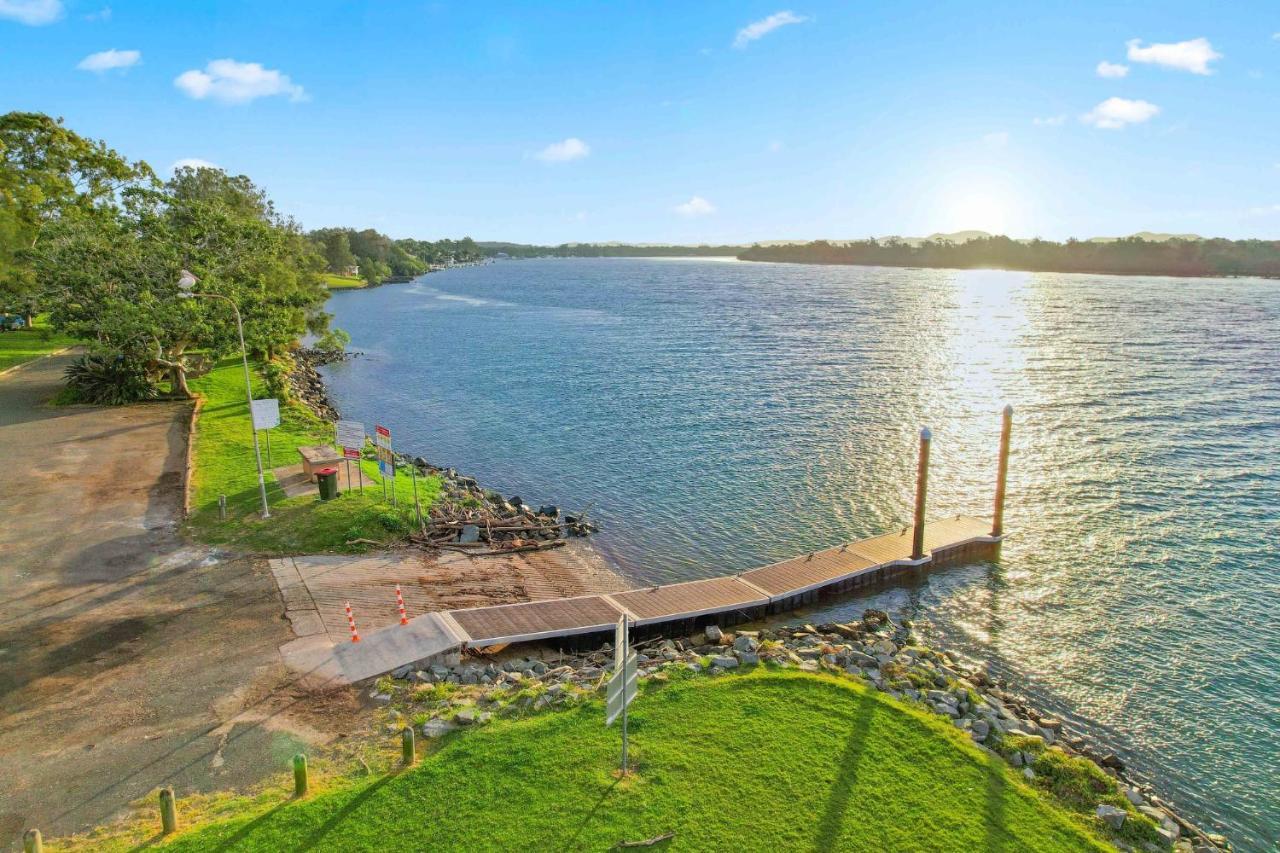 Riverside Breeze - Luxury Family Retreat With Pool Holiday home *