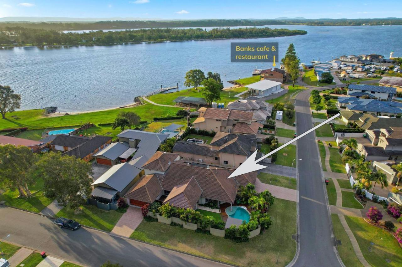 Riverside Breeze - Luxury Family Retreat With Pool * Port Macquarie