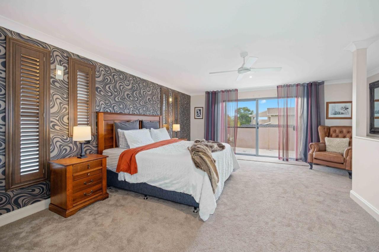 Riverside Breeze - Luxury Family Retreat With Pool Holiday home