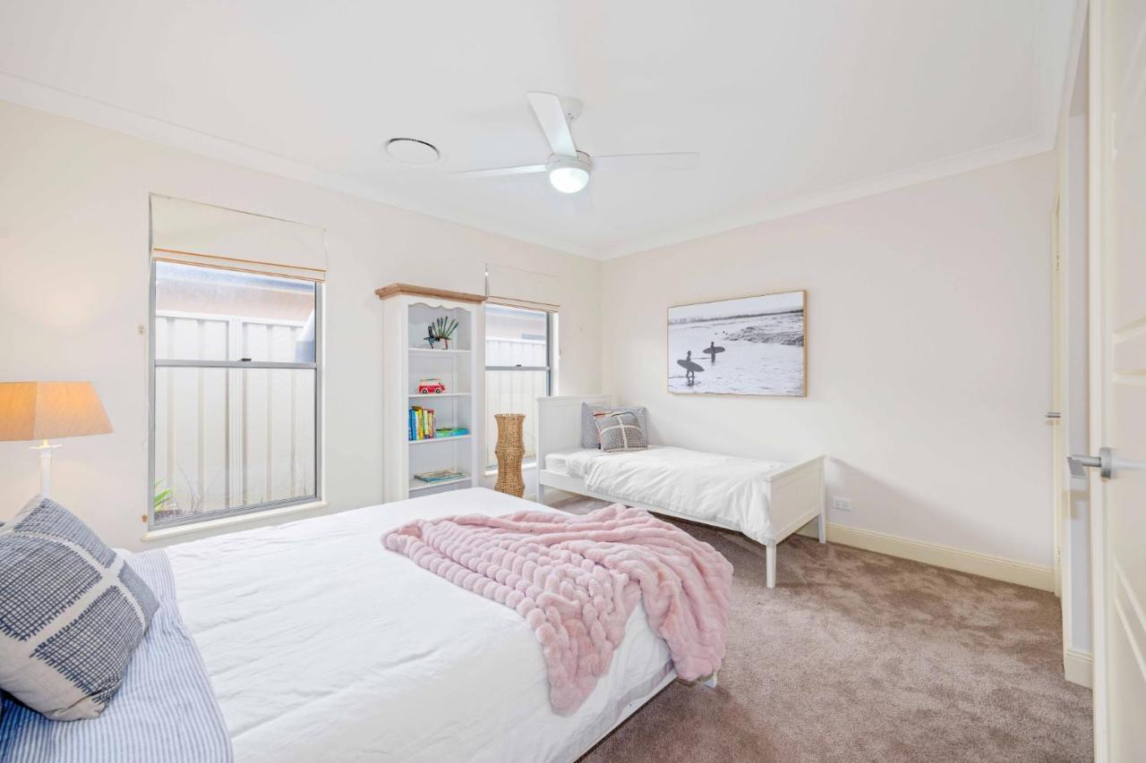Riverside Breeze - Luxury Family Retreat With Pool * Port Macquarie