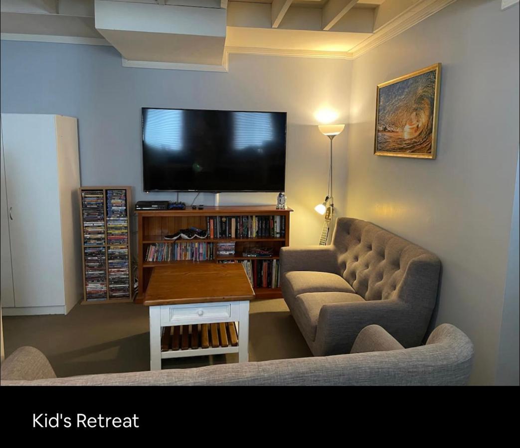 5 Oclock Somewhere 6br Sleeps 18 With Kids Retreat Port Macquarie