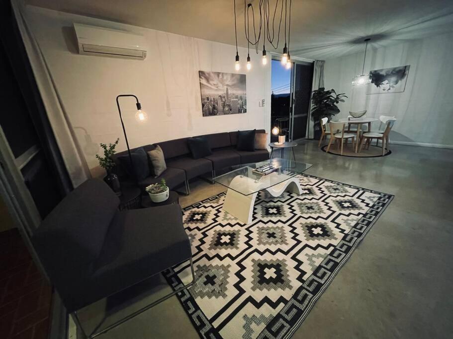 Caribbean Breeze!!! Be Your Sea Renity Apartment *