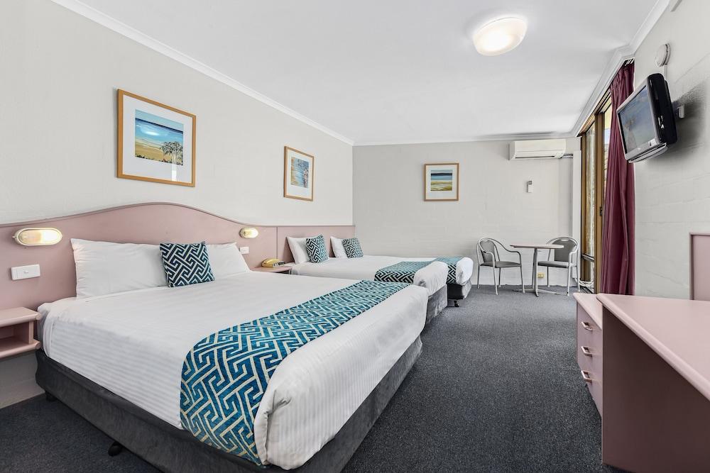 Palm Court Motor Motel