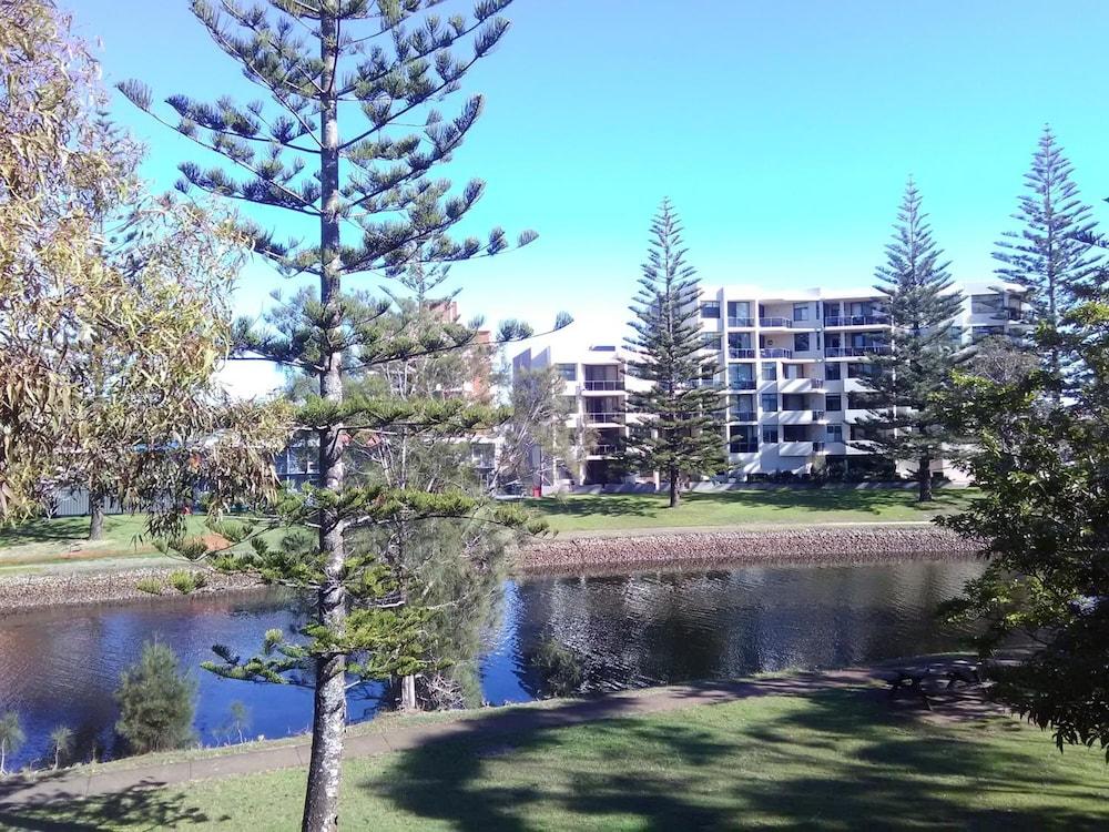 Palm Court Motor Motel 4*