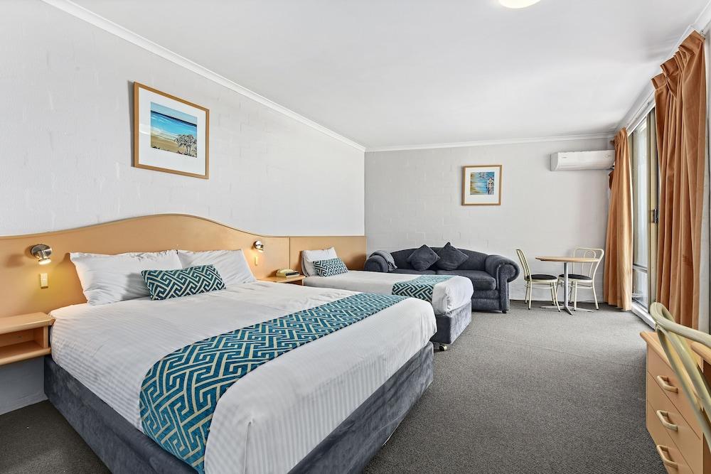 Palm Court Motor Motel 4*