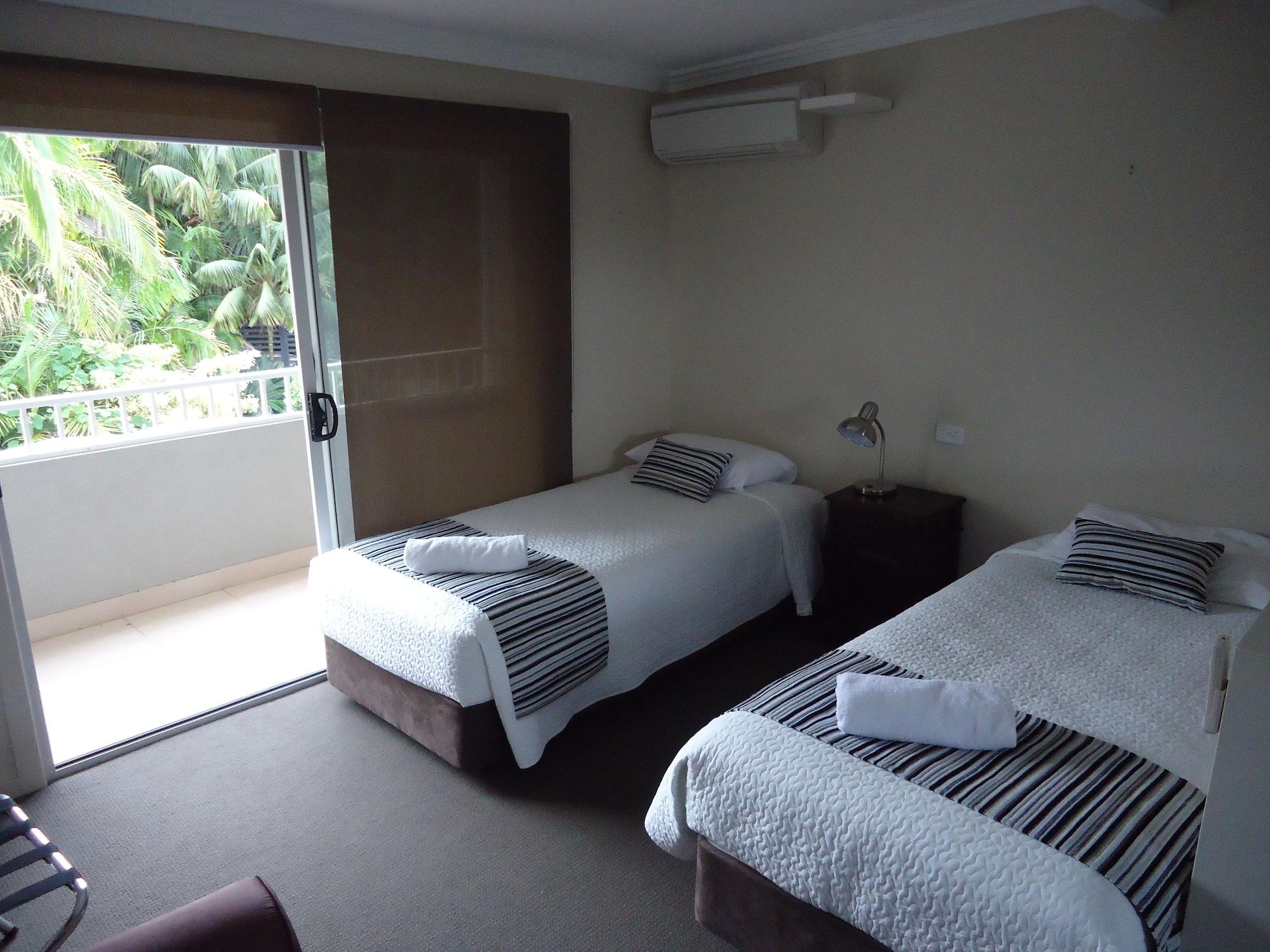 Aston Hill Motor Motel 4*