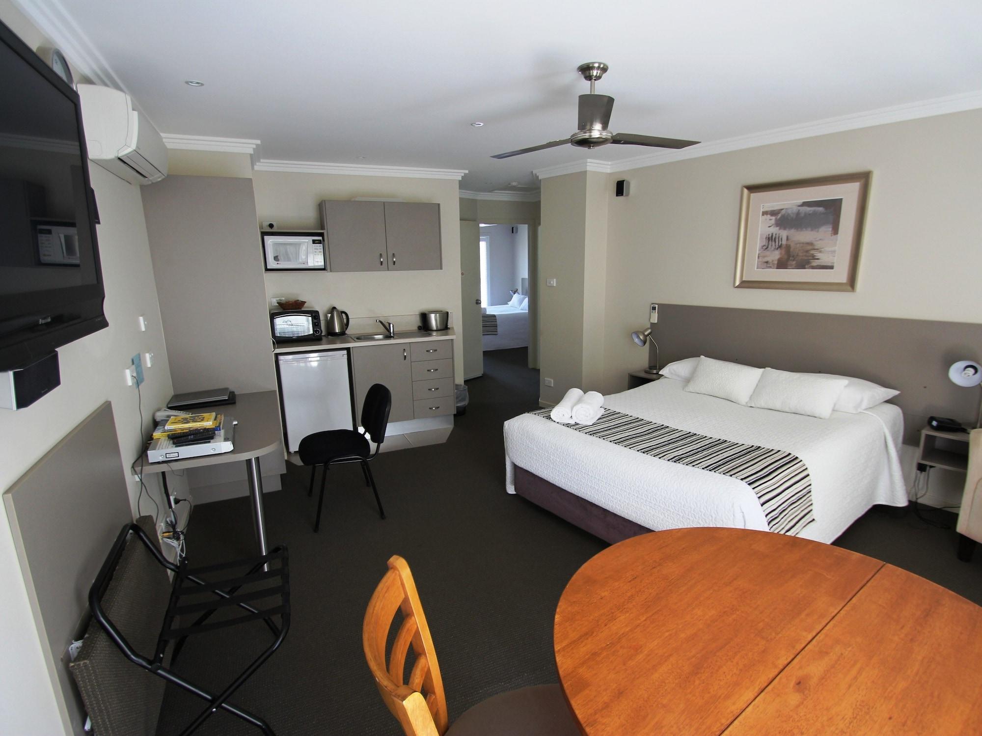 Aston Hill Motor Motel