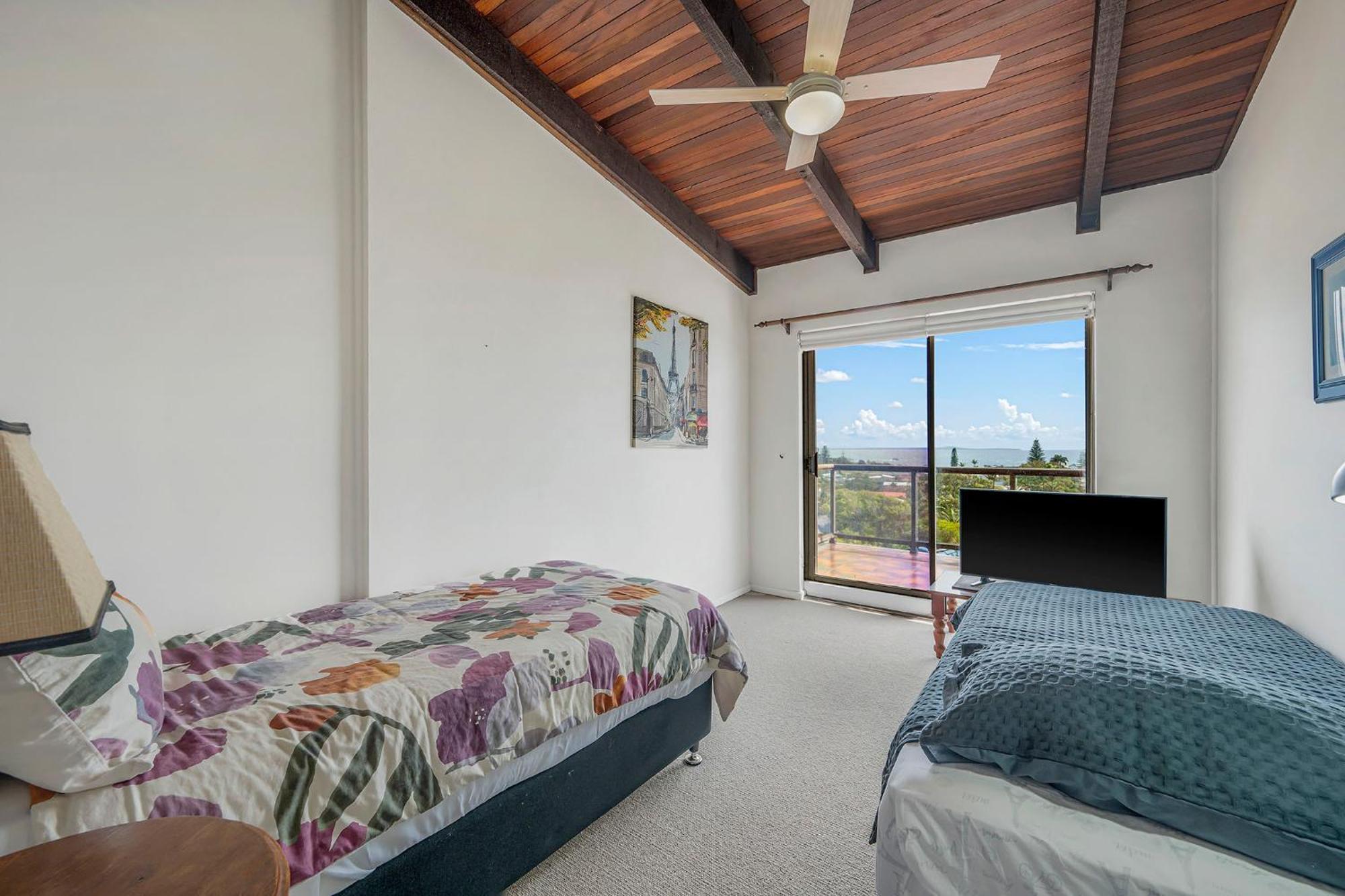 Apartment Milton 5 99 Pacific Drive *