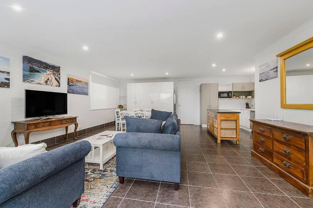 Portsea - 5, Modern, Common Pool, Flynns