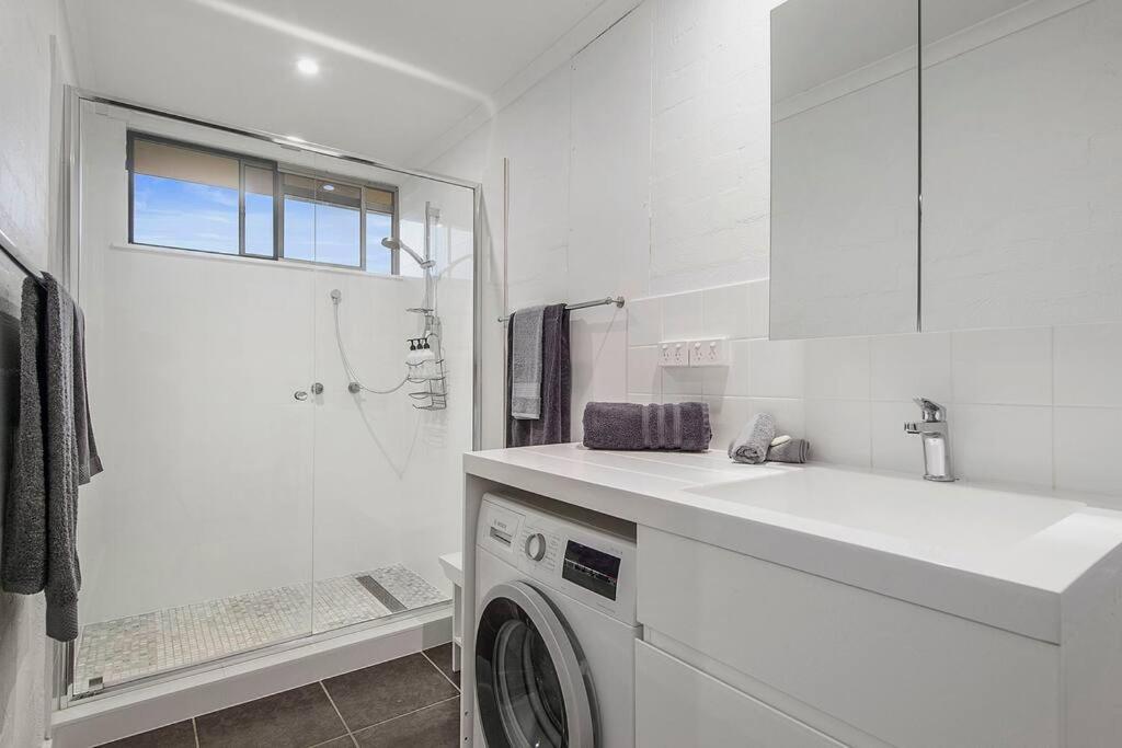 Portsea - 5, Modern, Common Pool, Flynns