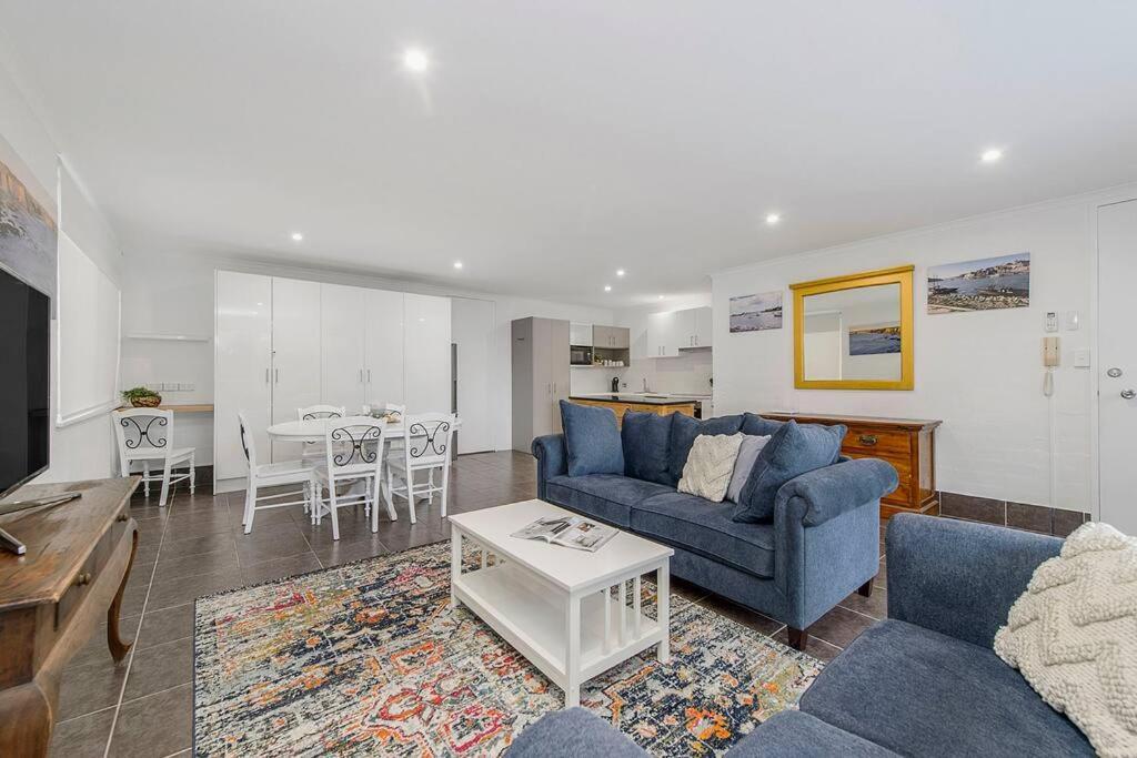 Portsea - 5, Modern, Common Pool, Flynns