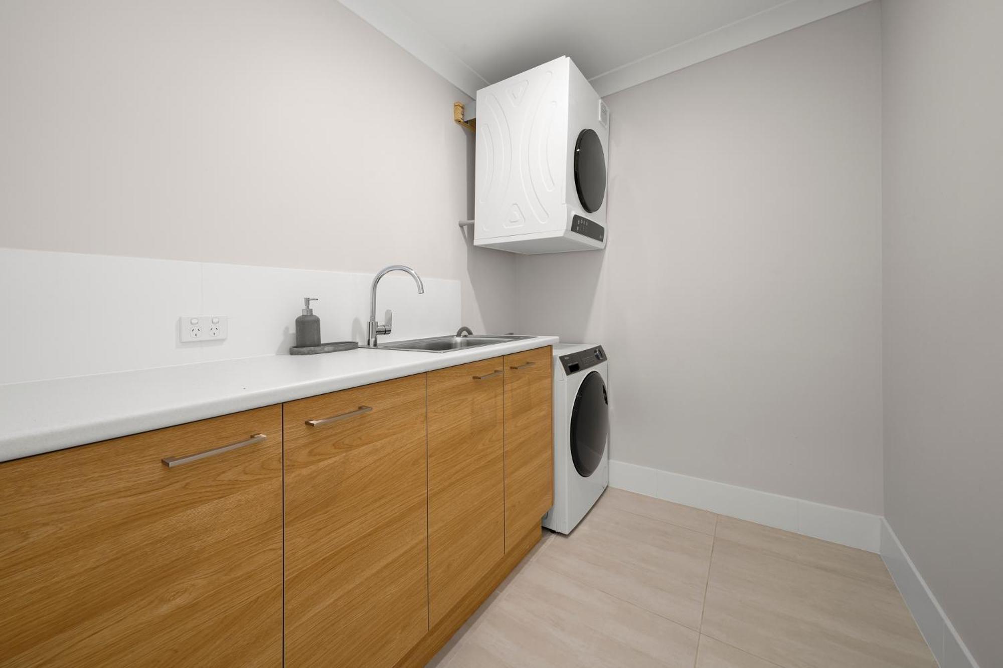 Spacious 4br W/ Water Views * Port Macquarie