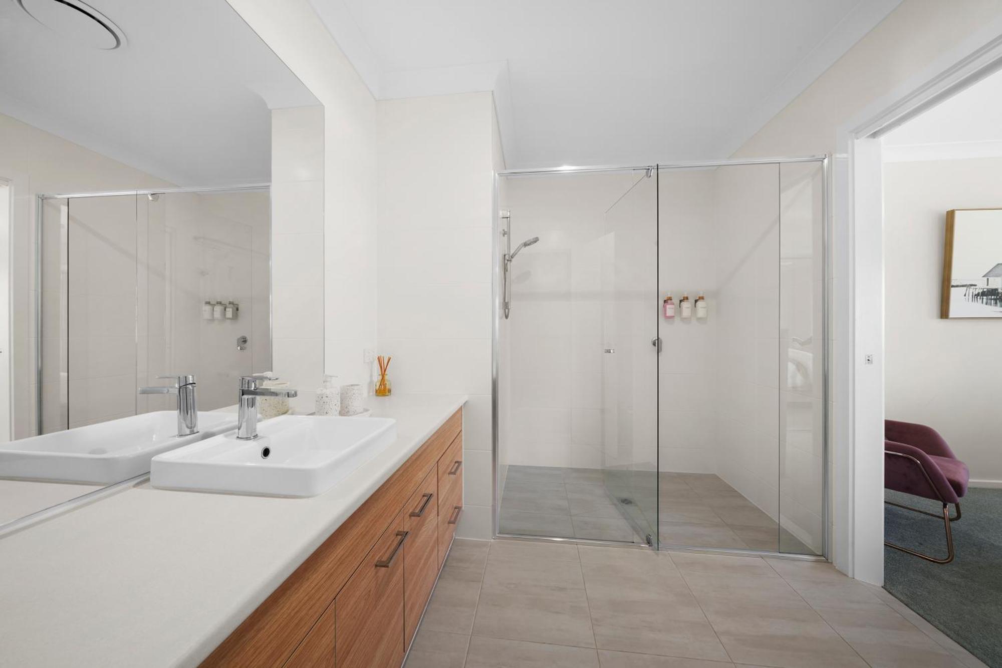 Spacious 4br W/ Water Views Casa de férias Port Macquarie