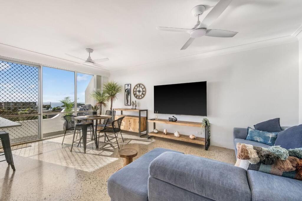 Apartment 2 Bedroom Coastal Getaway With Ocean Views! *