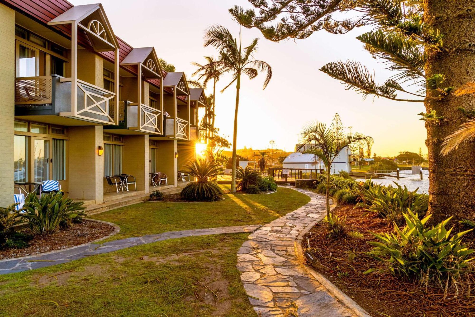 Comfort Waters Edge Resort