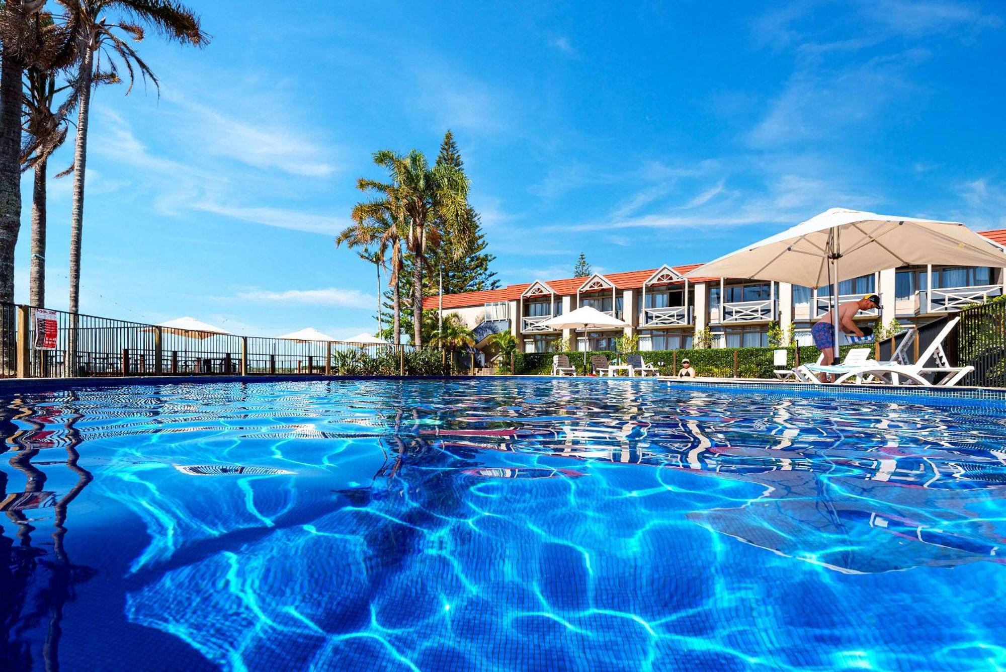 Comfort Waters Edge 4*