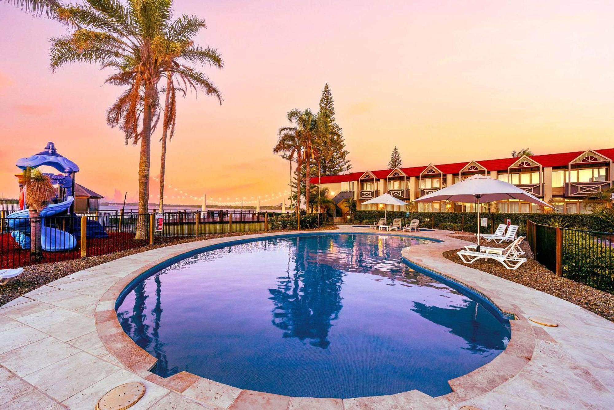 Comfort Waters Edge Resort