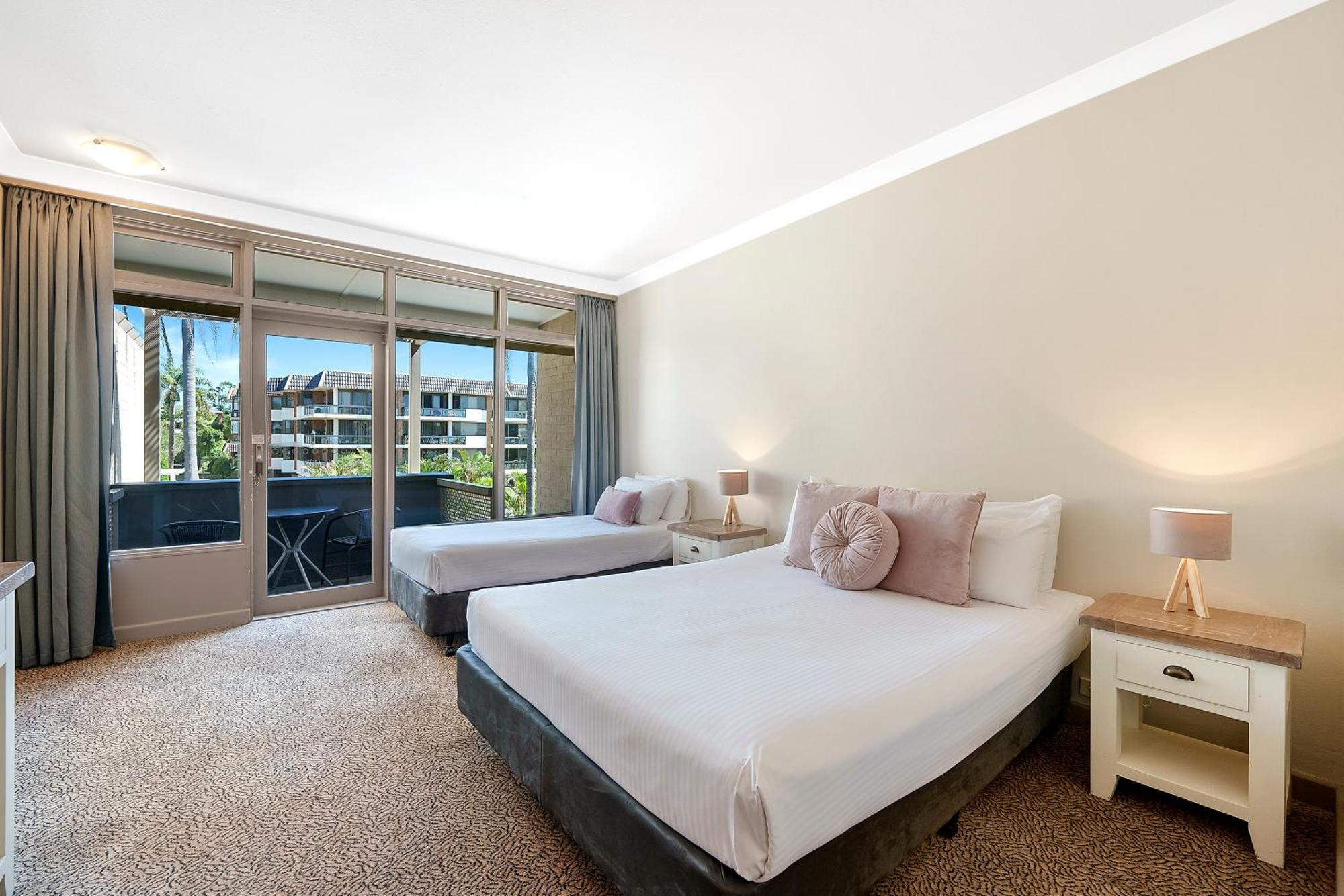 Comfort Waters Edge 4*